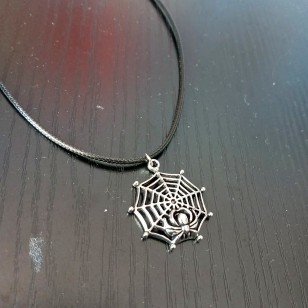 5/$35- Silver Spider Web Pendant Necklace